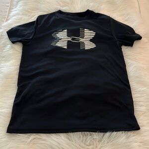 Under armor, black boys, dry wick  Tee size extra large